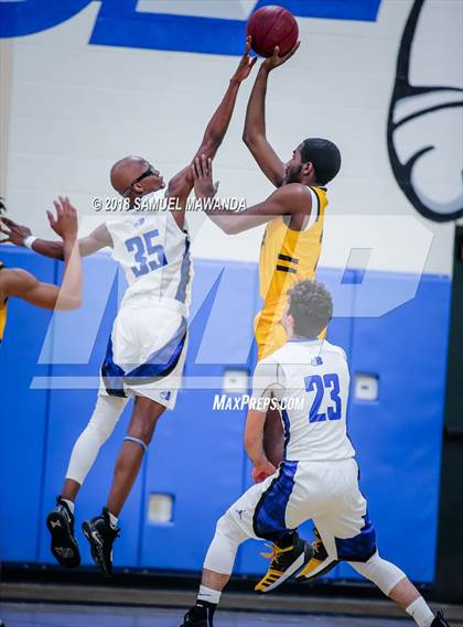 Thumbnail 3 in Burbank vs King/Drew (Spot Up Southern California Classic) photogallery.