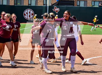 Thumbnail 1 in Ganado vs. Riesel (UIL Softball 2A Div 1 Final) photogallery.