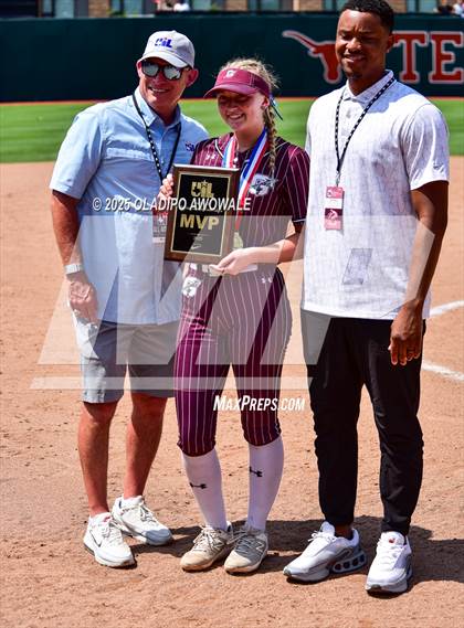Thumbnail 2 in Ganado vs. Riesel (UIL Softball 2A Div 1 Final) photogallery.
