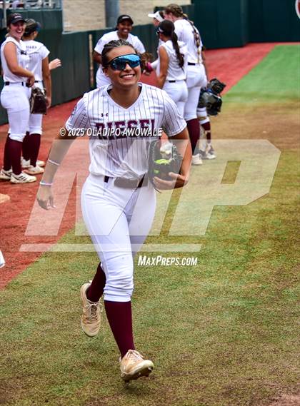 Thumbnail 1 in Ganado vs. Riesel (UIL Softball 2A Div 1 Final) photogallery.