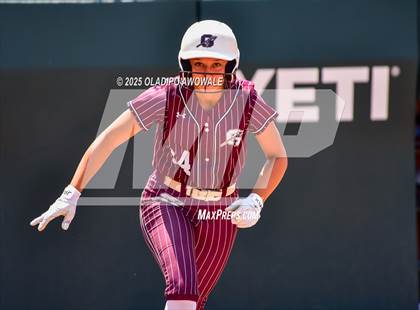 Thumbnail 3 in Ganado vs. Riesel (UIL Softball 2A Div 1 Final) photogallery.