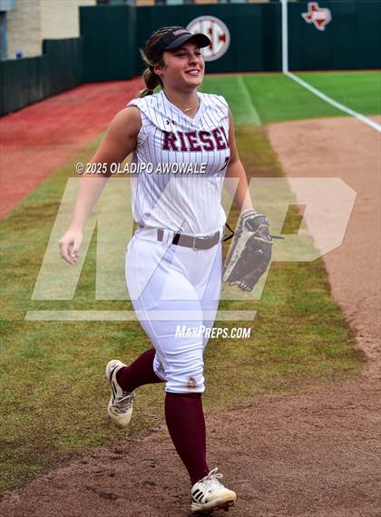 Thumbnail 2 in Ganado vs. Riesel (UIL Softball 2A Div 1 Final) photogallery.