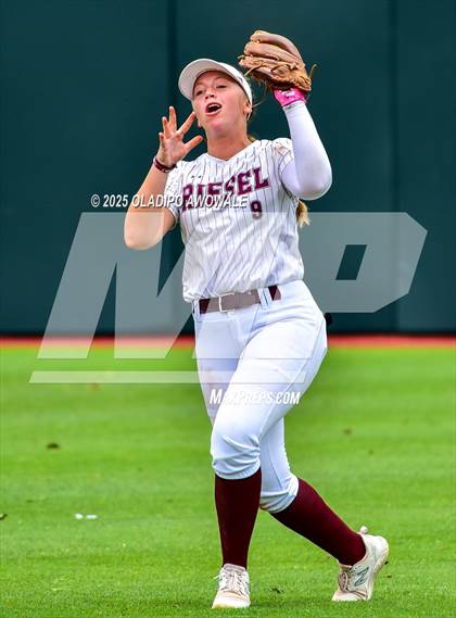 Thumbnail 1 in Ganado vs. Riesel (UIL Softball 2A Div 1 Final) photogallery.