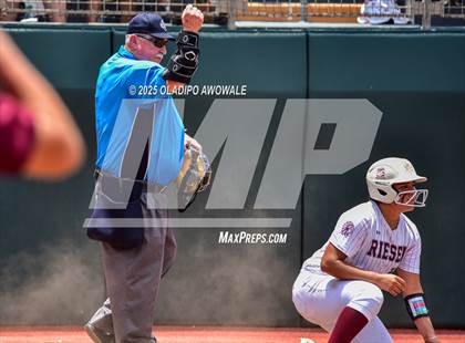 Thumbnail 2 in Ganado vs. Riesel (UIL Softball 2A Div 1 Final) photogallery.