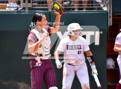 Thumbnail 1 in Ganado vs. Riesel (UIL Softball 2A Div 1 Final) photogallery.