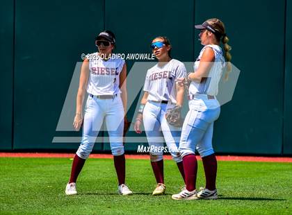 Thumbnail 1 in Ganado vs. Riesel (UIL Softball 2A Div 1 Final) photogallery.