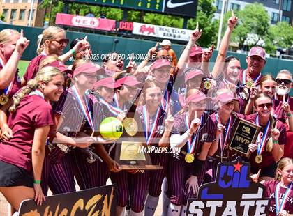 Thumbnail 2 in Ganado vs. Riesel (UIL Softball 2A Div 1 Final) photogallery.