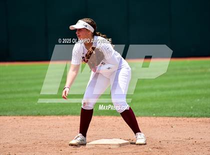 Thumbnail 1 in Ganado vs. Riesel (UIL Softball 2A Div 1 Final) photogallery.