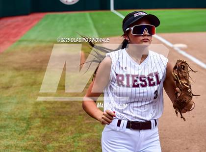 Thumbnail 1 in Ganado vs. Riesel (UIL Softball 2A Div 1 Final) photogallery.