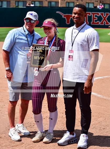 Thumbnail 1 in Ganado vs. Riesel (UIL Softball 2A Div 1 Final) photogallery.