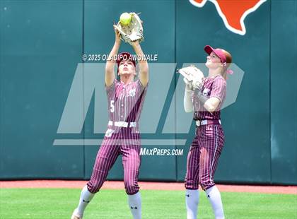 Thumbnail 3 in Ganado vs. Riesel (UIL Softball 2A Div 1 Final) photogallery.