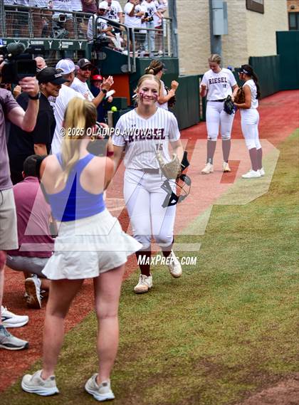 Thumbnail 2 in Ganado vs. Riesel (UIL Softball 2A Div 1 Final) photogallery.