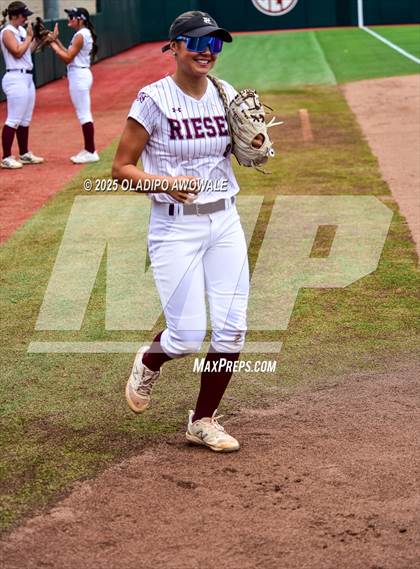 Thumbnail 1 in Ganado vs. Riesel (UIL Softball 2A Div 1 Final) photogallery.