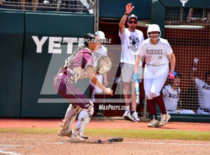 Thumbnail 3 in Ganado vs. Riesel (UIL Softball 2A Div 1 Final) photogallery.