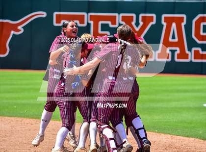 Thumbnail 2 in Ganado vs. Riesel (UIL Softball 2A Div 1 Final) photogallery.
