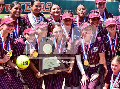 Thumbnail 1 in Ganado vs. Riesel (UIL Softball 2A Div 1 Final) photogallery.