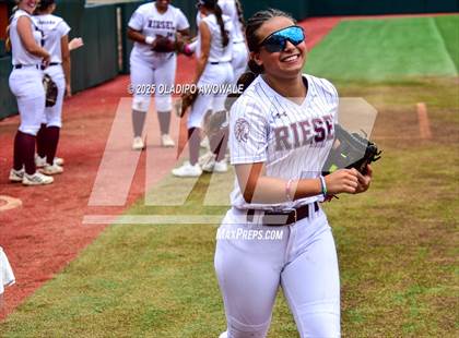 Thumbnail 2 in Ganado vs. Riesel (UIL Softball 2A Div 1 Final) photogallery.