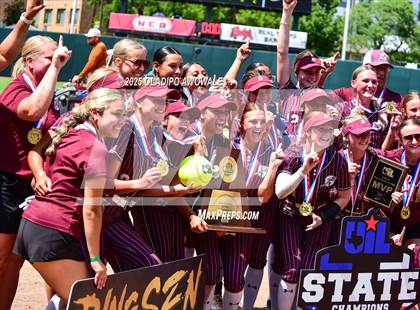Thumbnail 3 in Ganado vs. Riesel (UIL Softball 2A Div 1 Final) photogallery.