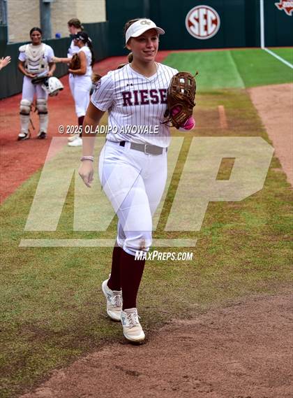 Thumbnail 1 in Ganado vs. Riesel (UIL Softball 2A Div 1 Final) photogallery.