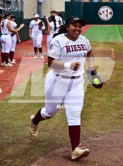 Thumbnail 3 in Ganado vs. Riesel (UIL Softball 2A Div 1 Final) photogallery.