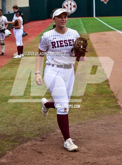 Thumbnail 2 in Ganado vs. Riesel (UIL Softball 2A Div 1 Final) photogallery.
