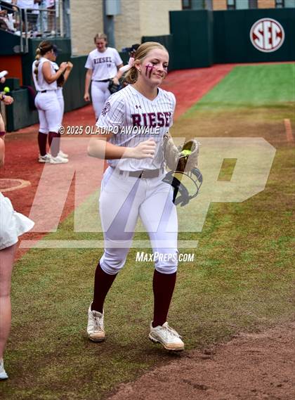 Thumbnail 3 in Ganado vs. Riesel (UIL Softball 2A Div 1 Final) photogallery.