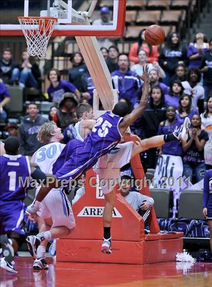 Thumbnail 1 in Central Valley Christian vs. Washington Union (CIF CS D4 Final) photogallery.