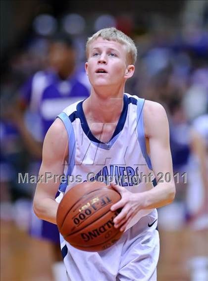 Thumbnail 1 in Central Valley Christian vs. Washington Union (CIF CS D4 Final) photogallery.