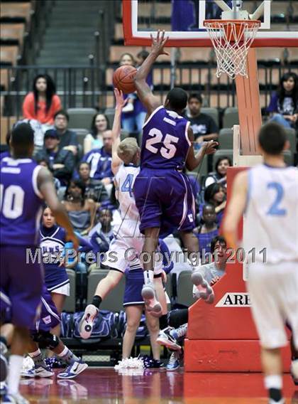 Thumbnail 2 in Central Valley Christian vs. Washington Union (CIF CS D4 Final) photogallery.