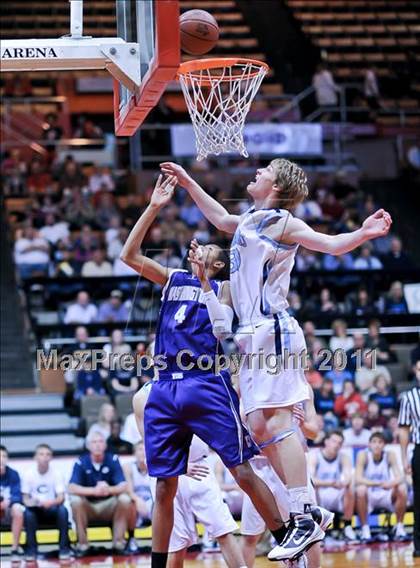 Thumbnail 2 in Central Valley Christian vs. Washington Union (CIF CS D4 Final) photogallery.