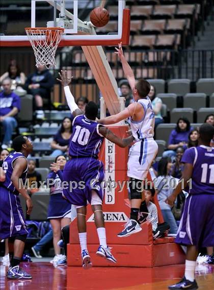 Thumbnail 3 in Central Valley Christian vs. Washington Union (CIF CS D4 Final) photogallery.