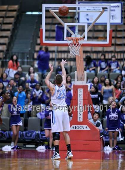 Thumbnail 1 in Central Valley Christian vs. Washington Union (CIF CS D4 Final) photogallery.