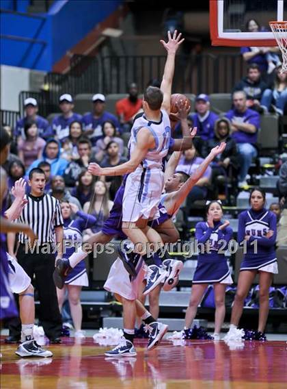 Thumbnail 3 in Central Valley Christian vs. Washington Union (CIF CS D4 Final) photogallery.