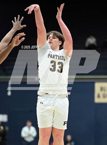 Thumbnail 1 in Shaker Heights vs. Perry (OHSAA Division 2 Regional Final) photogallery.