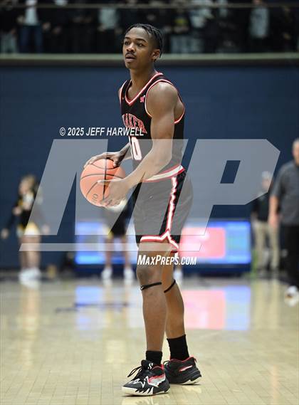 Thumbnail 3 in Shaker Heights vs. Perry (OHSAA Division 2 Regional Final) photogallery.
