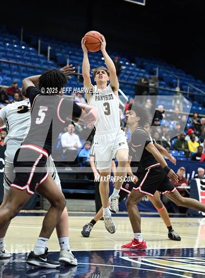 Thumbnail 1 in Shaker Heights vs. Perry (OHSAA Division 2 Regional Final) photogallery.