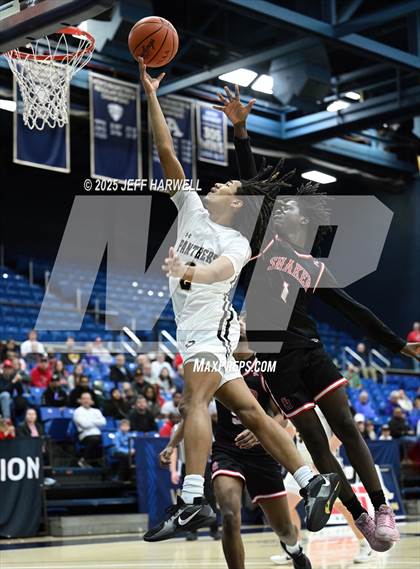 Thumbnail 2 in Shaker Heights vs. Perry (OHSAA Division 2 Regional Final) photogallery.
