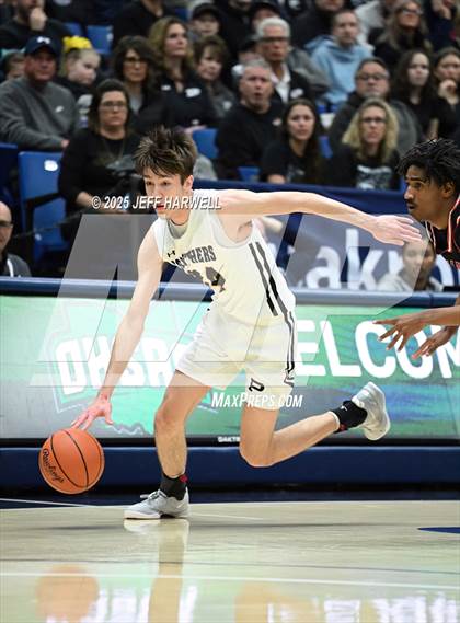 Thumbnail 1 in Shaker Heights vs. Perry (OHSAA Division 2 Regional Final) photogallery.
