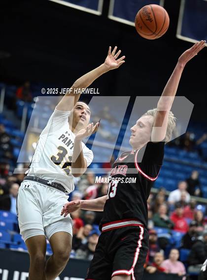 Thumbnail 1 in Shaker Heights vs. Perry (OHSAA Division 2 Regional Final) photogallery.