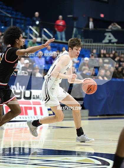 Thumbnail 1 in Shaker Heights vs. Perry (OHSAA Division 2 Regional Final) photogallery.