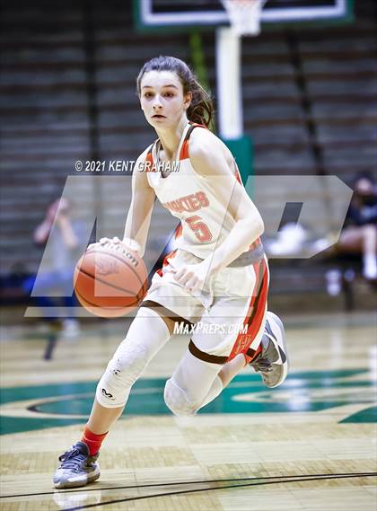 Thumbnail 1 in Winchester Community vs Hamilton Heights (IHSAA 3A Sectional First Round) photogallery.
