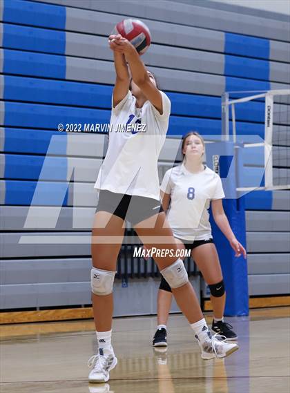 Thumbnail 2 in Highland vs Pacifica Christian (Burbank JV Tournament) photogallery.