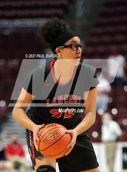 Thumbnail 1 in Mount Carmel vs. Neshannock (PIAA 2A Championship) photogallery.