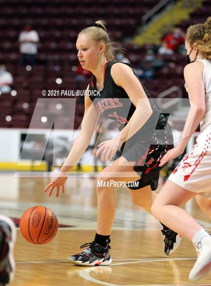 Thumbnail 1 in Mount Carmel vs. Neshannock (PIAA 2A Championship) photogallery.