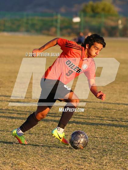 Thumbnail 3 in Harvard-Westlake vs. Huntington Beach (22nd Annual SoCal Soccer Classic) photogallery.