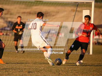 Thumbnail 2 in Harvard-Westlake vs. Huntington Beach (22nd Annual SoCal Soccer Classic) photogallery.
