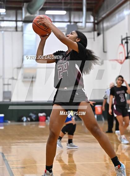 Thumbnail 2 in Davenport vs Yoakum (Marion Basketball Tournament) photogallery.