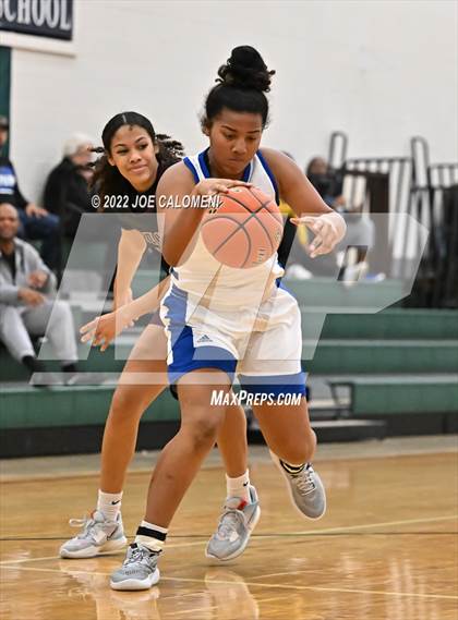 Thumbnail 2 in Davenport vs Yoakum (Marion Basketball Tournament) photogallery.