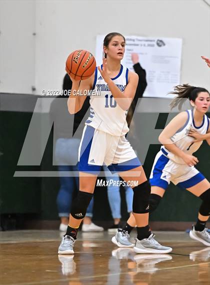 Thumbnail 2 in Davenport vs Yoakum (Marion Basketball Tournament) photogallery.