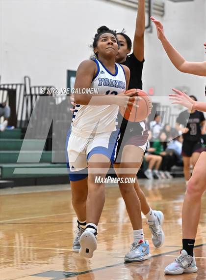 Thumbnail 3 in Davenport vs Yoakum (Marion Basketball Tournament) photogallery.